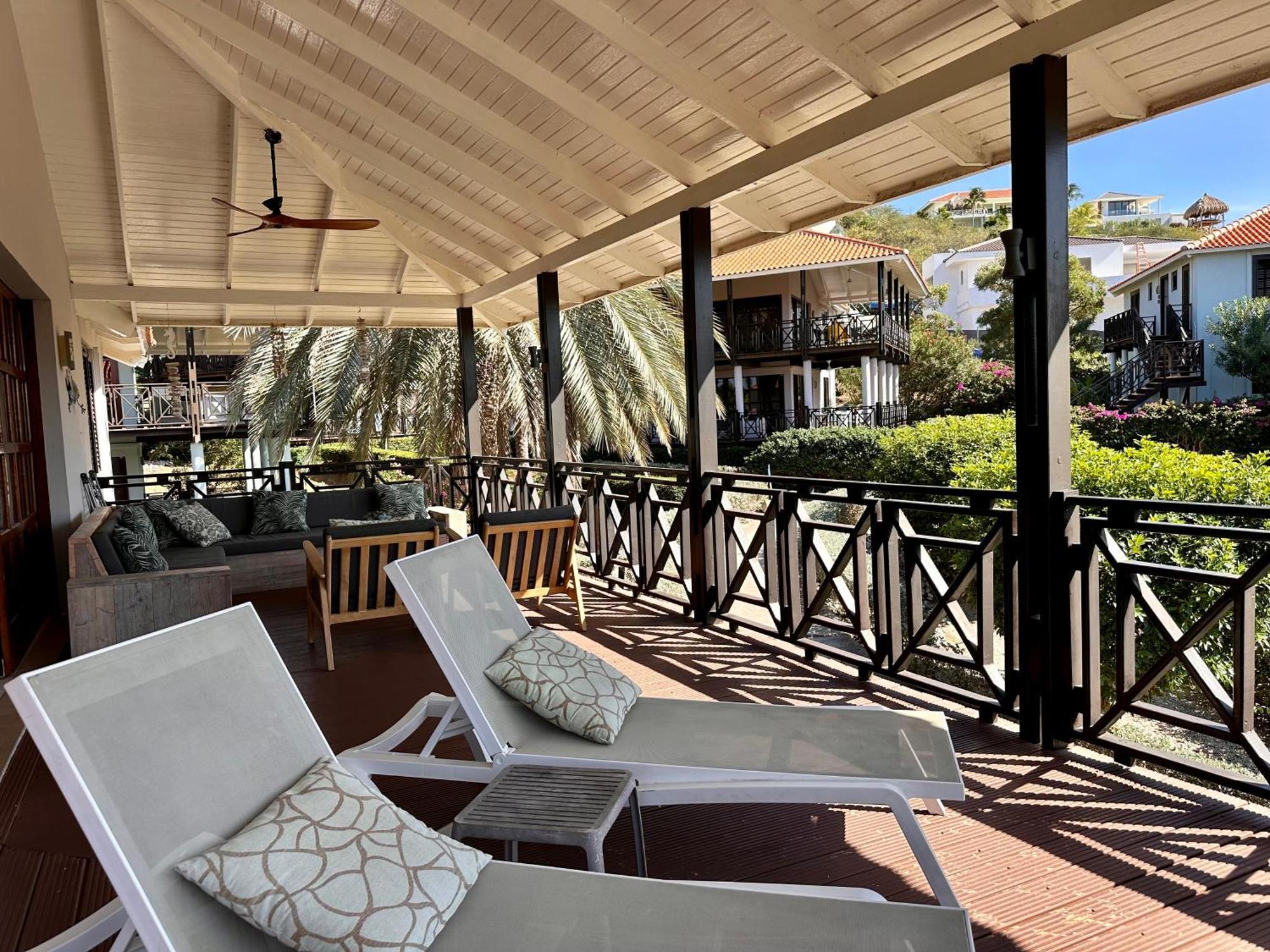 Blue Bay Beach Villas & Apartments 外观 照片